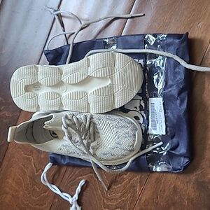 👟 NEW & SO CUTE Beige Athletic Shoes for Toddler